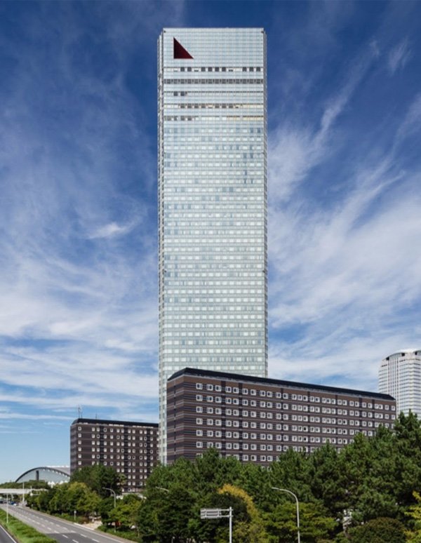Exterior view of Kaihimmakuhari Station (APA Hotel & Resort Tokyo Bay Makuhari front lobby)