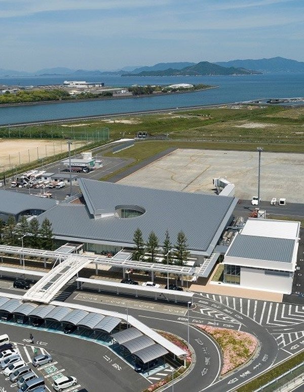 岩国空港:ターミナルビル 1Fの外観写真