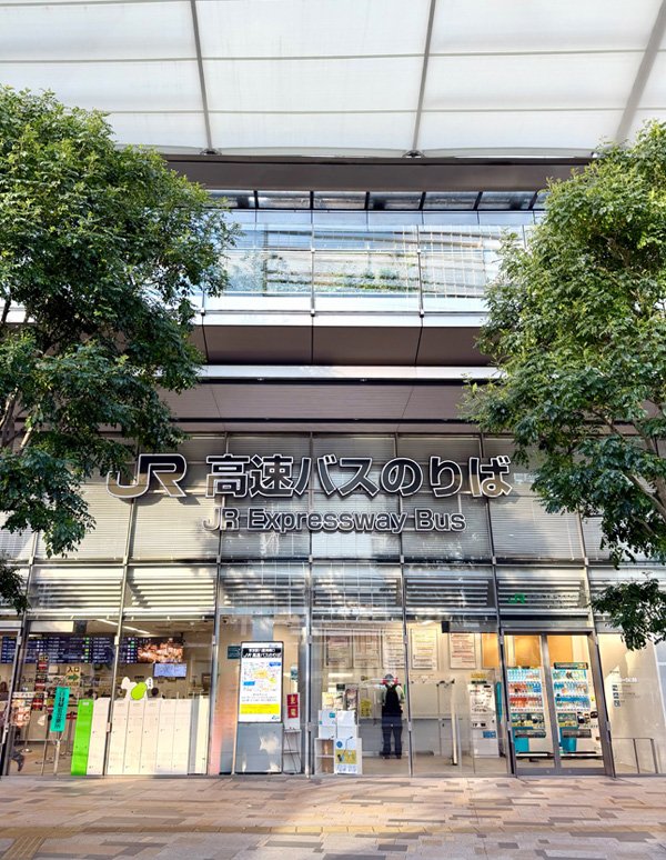 Vue extérieure de Tokyo Station (JR Express Bus Terminal)