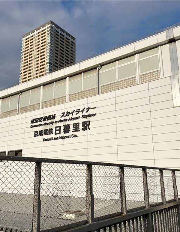 Nippori Station（Keisei Nippori Station Inside the ticket gate Next to the limited express ticket vending machine）的外觀照片