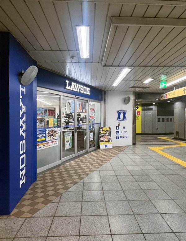 明治神宮前〈原宿〉駅:ローソン 明治神宮前メトロピアの外観写真