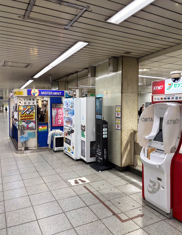 Meiji-Jingumae <Harajuku> Station ((Tokyo Metro) Outside the Chiyoda Line Gates (Yoyogi-koen Direction))의 설치 사진