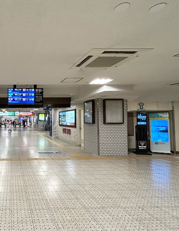 Vue extérieure de Nishitetsu Kurume Station (Inside the ticket gate)