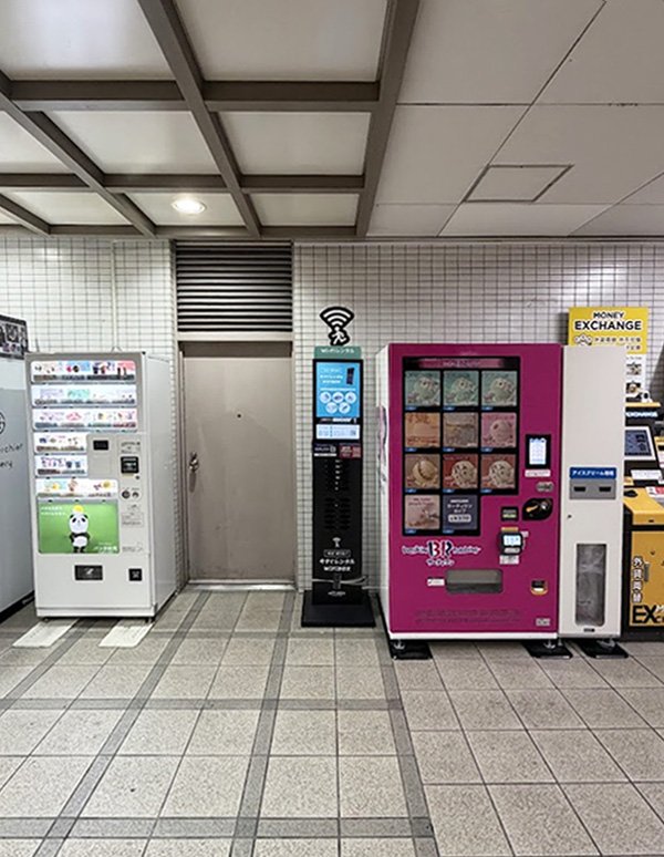 日本橋駅:Osaka Metro 堺筋線 東改札外の設置写真