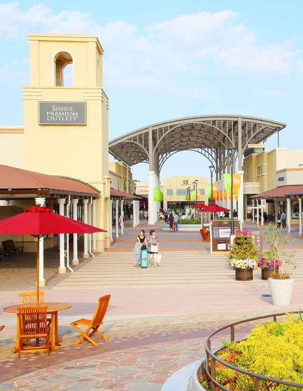 酒々井IC:酒々井プレミアム・アウトレット フードコートの外観写真